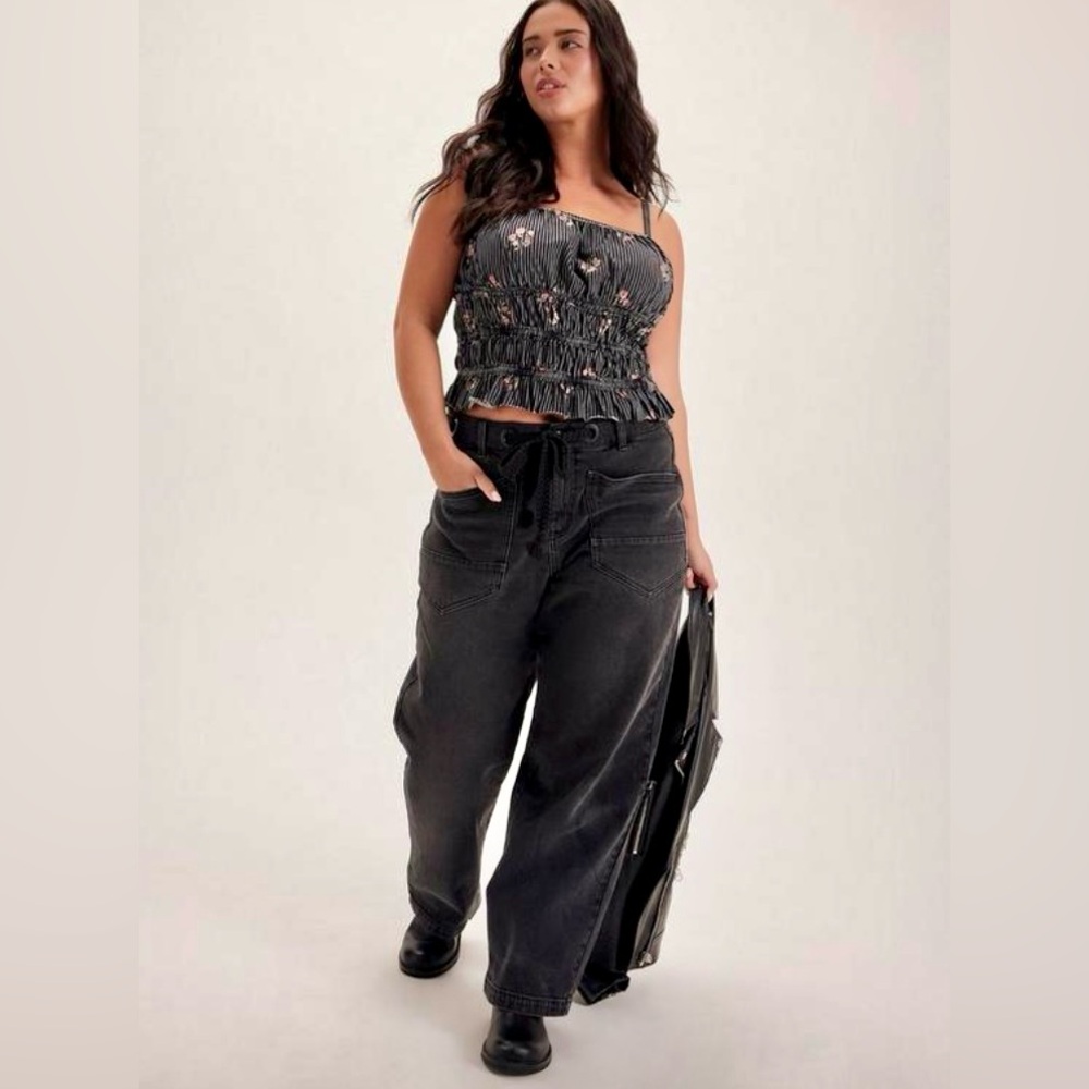 Torrid Festi Black Floral Smocked Crop Cami - Size 3X - NWT! - Picture 2 of 11